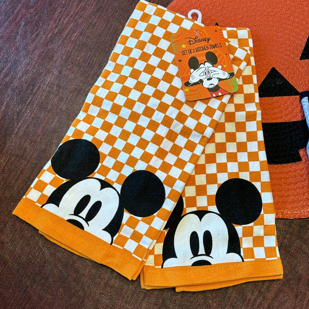 Disney 2 kitchen towels & 2 pack mini mitts - Picture 2 of 6